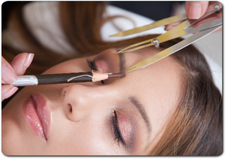 Microblading Behandlung mit Vorzeichnung und Zirkel